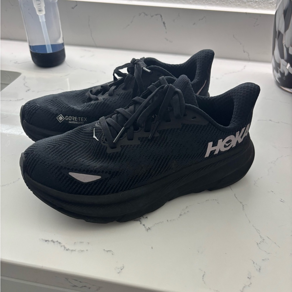Hoka Black Running Shoes - Clifton 9s